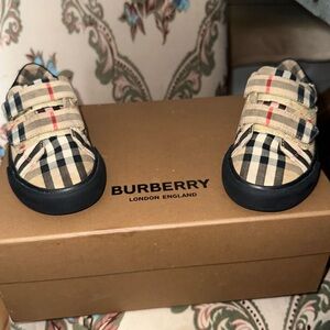 Burberry toddler sneakers “Authentic”